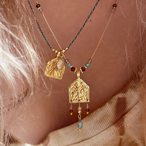Sajani - Collier Médaillon & Gemmes