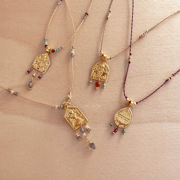 Sajani - Collier Médaillon & Gemmes