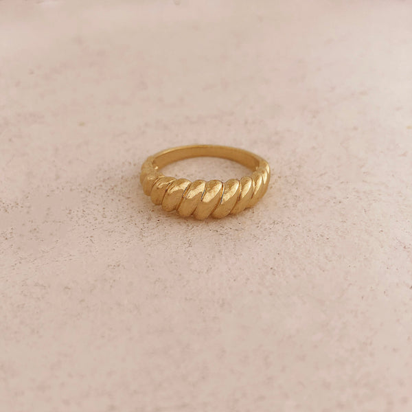 Darby - Croissant Ring