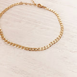 Ankle bracelet made of a flat curb chain with a mirror finish.