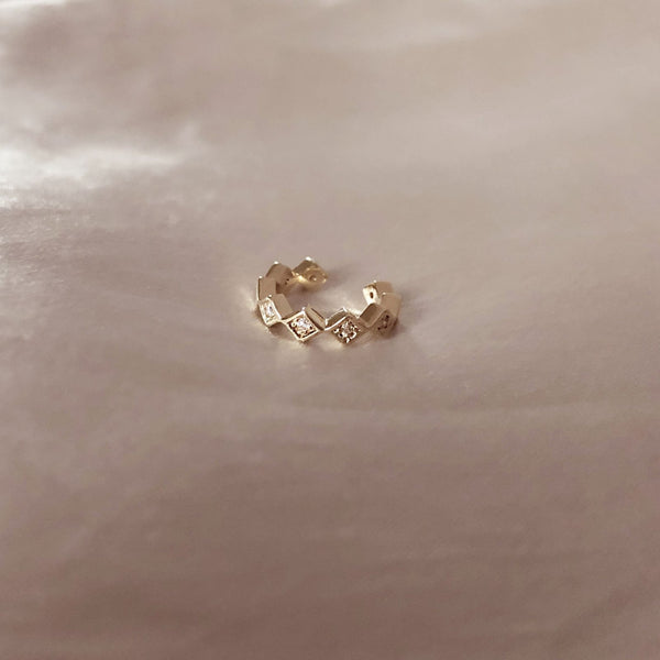 Geometric gold ear cuff featuring little zircon crystals.