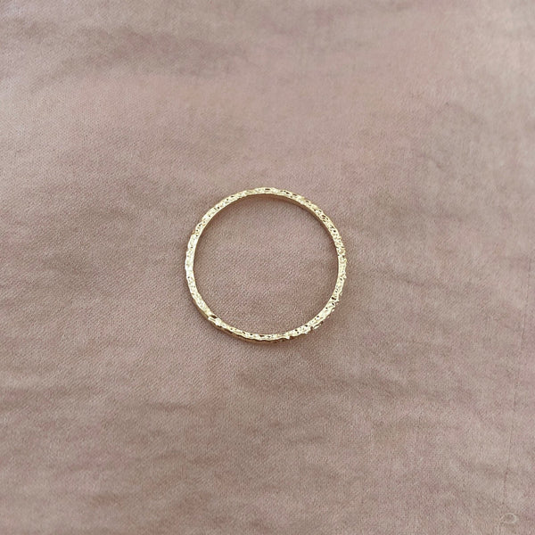 Lucy - Dainty Textured Ring - Kurafuchi